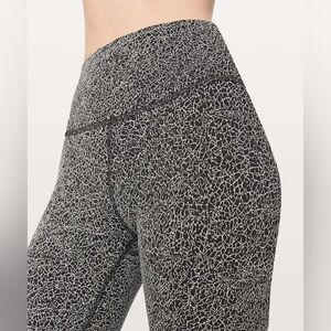 Lululemon Wunder Under Hi Rise Tight 17” Luon Crackle Jaquard Black White Size 4